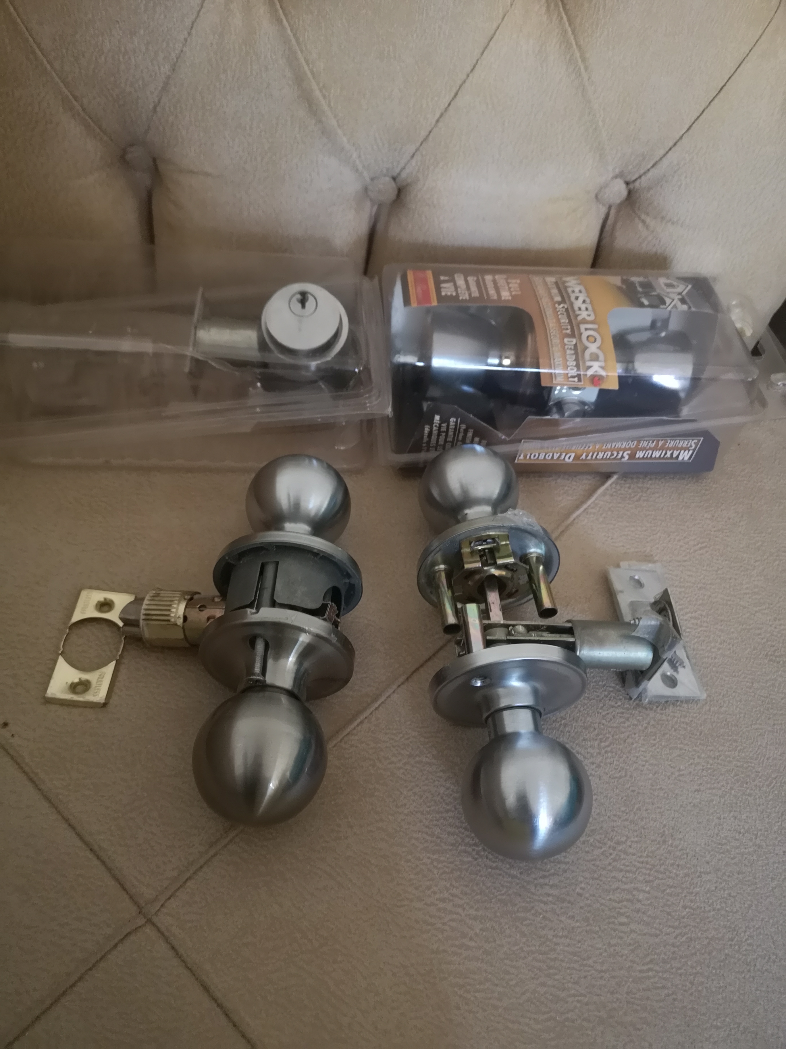 La Soukra Borj Louzir Outils manuels Autre 4 serrures argentes importes
