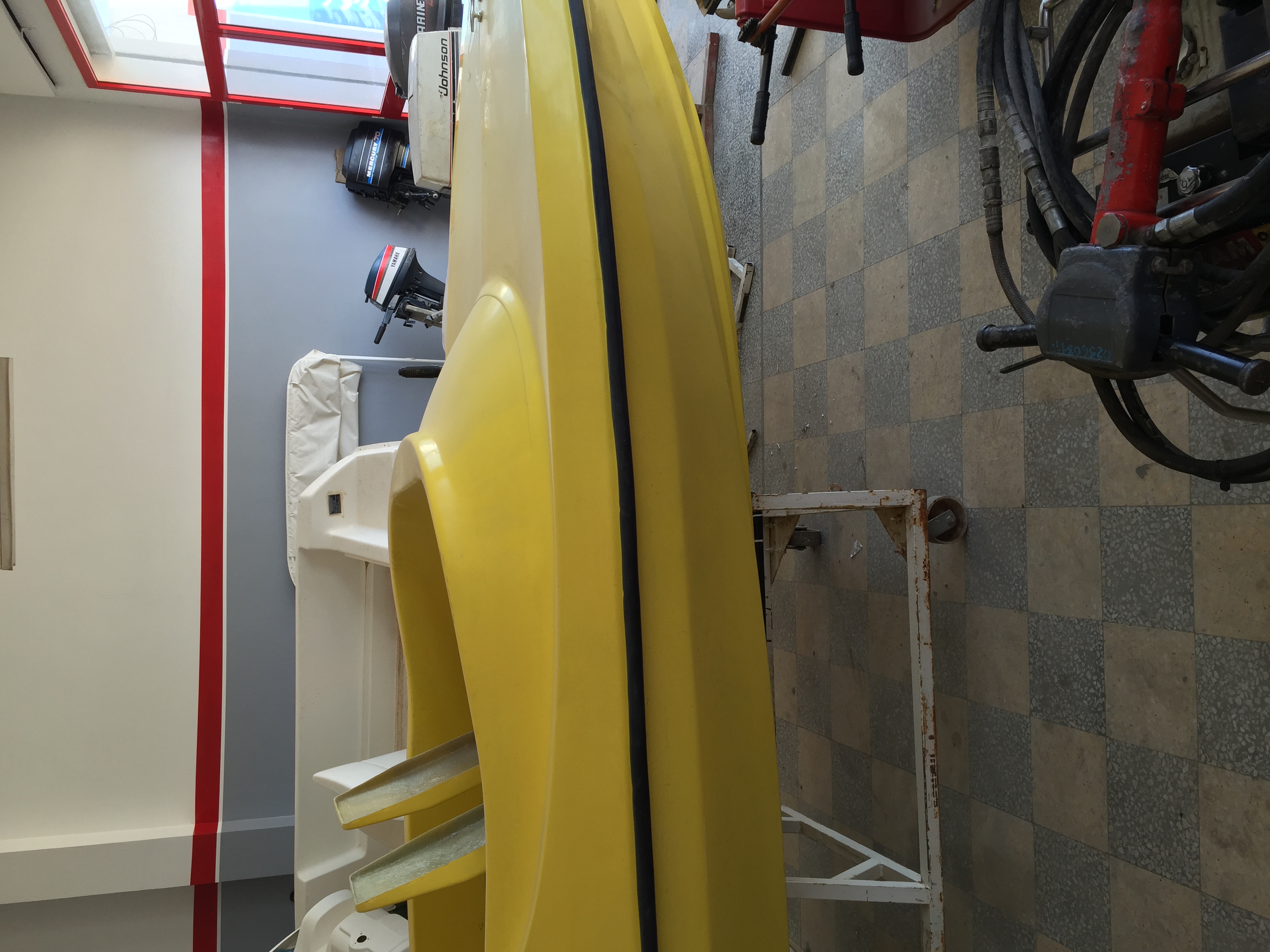 La Soukra Dar Fadhal Bateaux  moteurs Vedette Bateau 5m pour 5 personnes