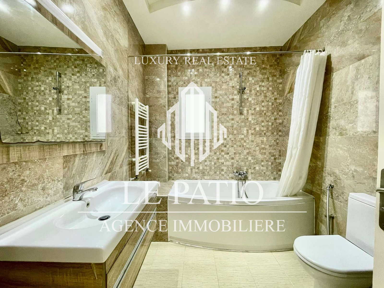 La Marsa Marsa Safsaf Location Appart. 4 pices Etage de villa s3 a la marsa ville