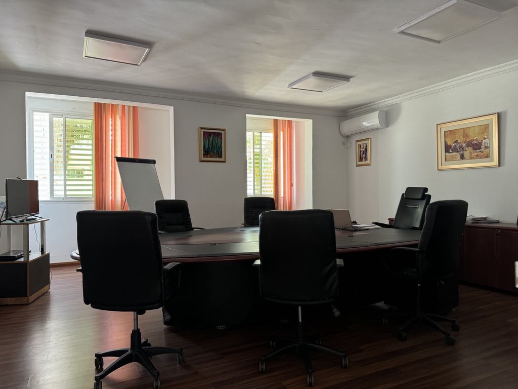 El Kram Le Kram Bureaux & Commerces Bureau Joli immeuble commercial bureautique au lac3 kram