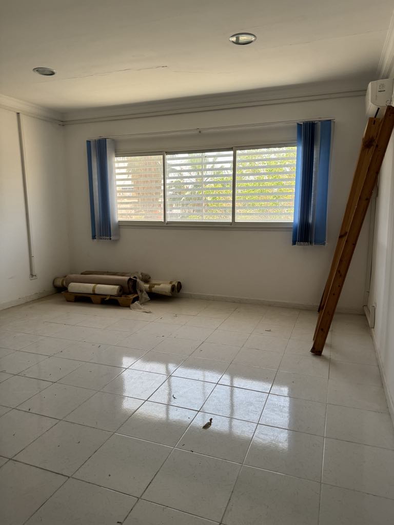 El Kram Le Kram Bureaux & Commerces Bureau Joli immeuble commercial bureautique au lac3 kram