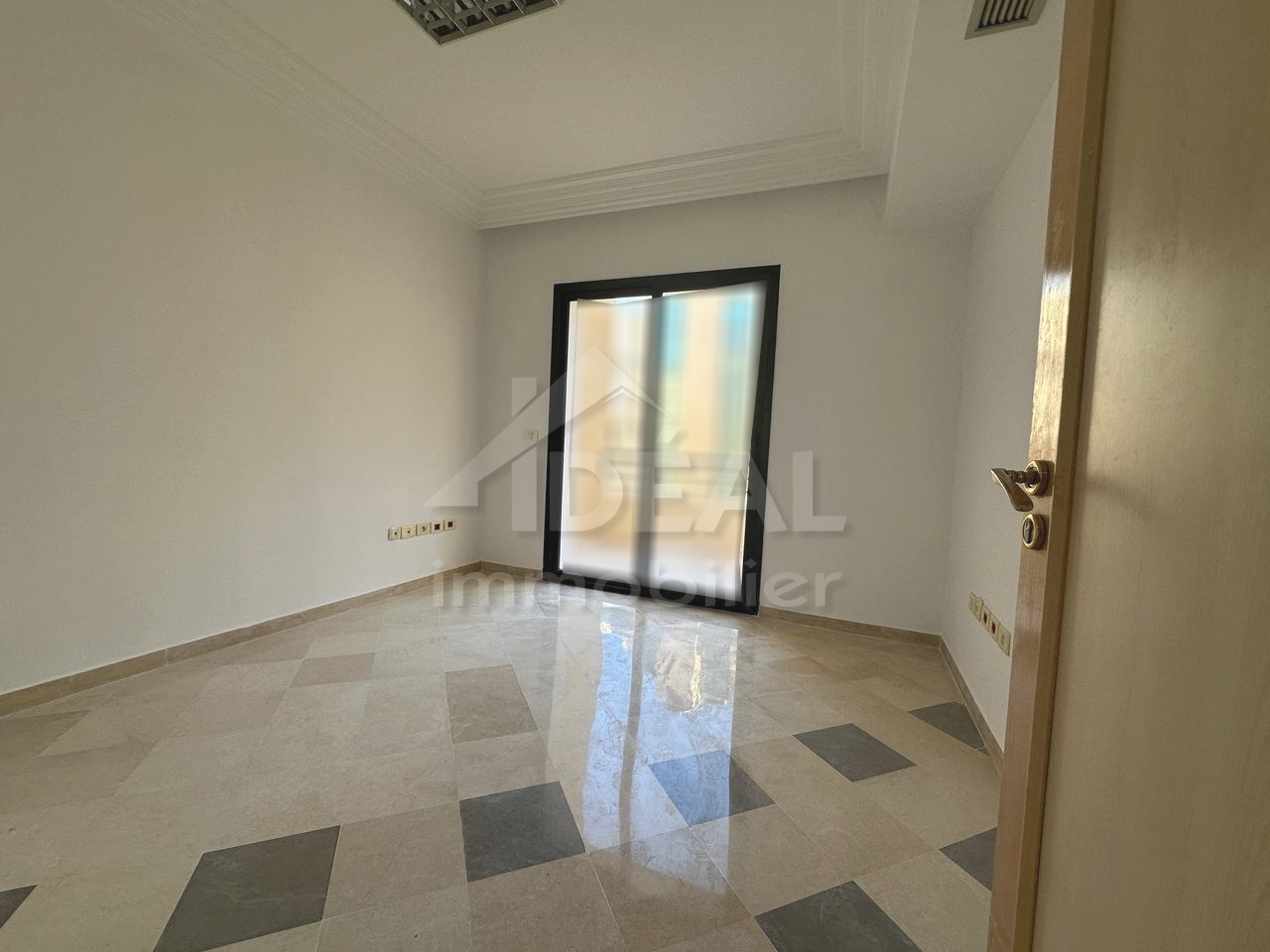 La Marsa Berge Du Lac Bureaux & Commerces Bureau Al bureau 150m2 lac1