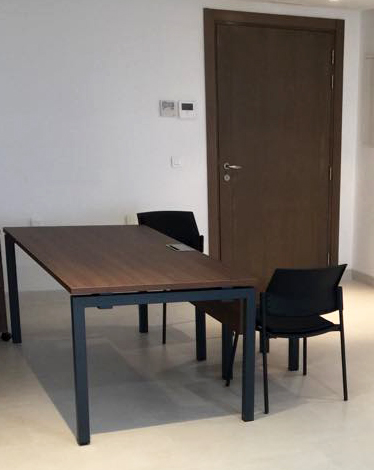 El Kram Le Kram Meubles de bureau Bureaux - Tables Bureau avec table basse et 2 chaises trs bon tat
