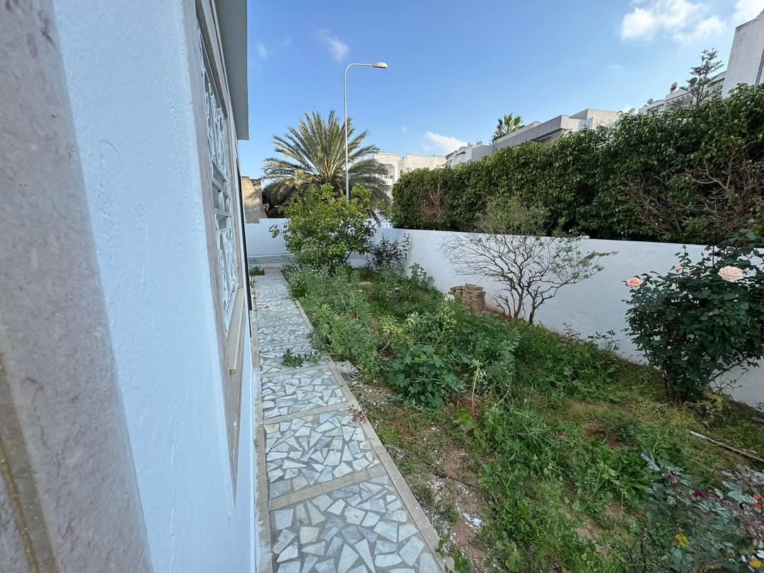 Ariana Ville Cite Ennasr 1 Location Appart. 3 pices Rdc s2 de villa 950d ennasr 1