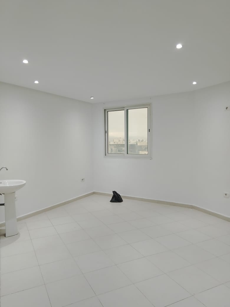 El Mourouj El Mourouj Bureaux & Commerces Bureau Bureau sur l'avenue principale au mourouj 1