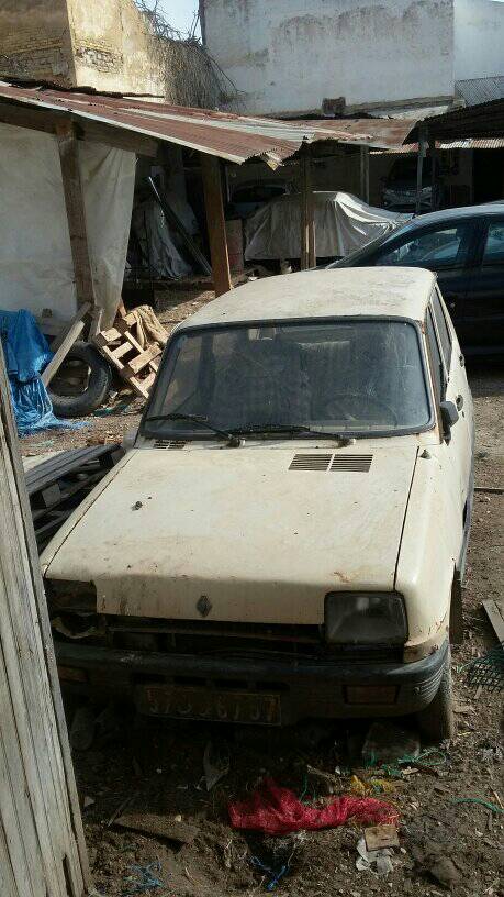 Sidi El Bechir Maakel EzzaM Renault R5 Pour les collectionnaires des  anciennes voitures