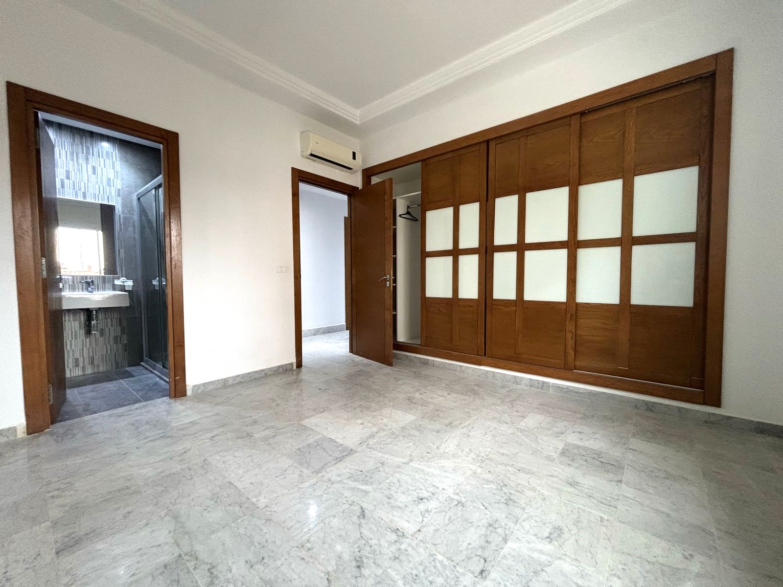 La Soukra La Soukra Location Appart. 5 pices+ Appt s4  la soukra park
