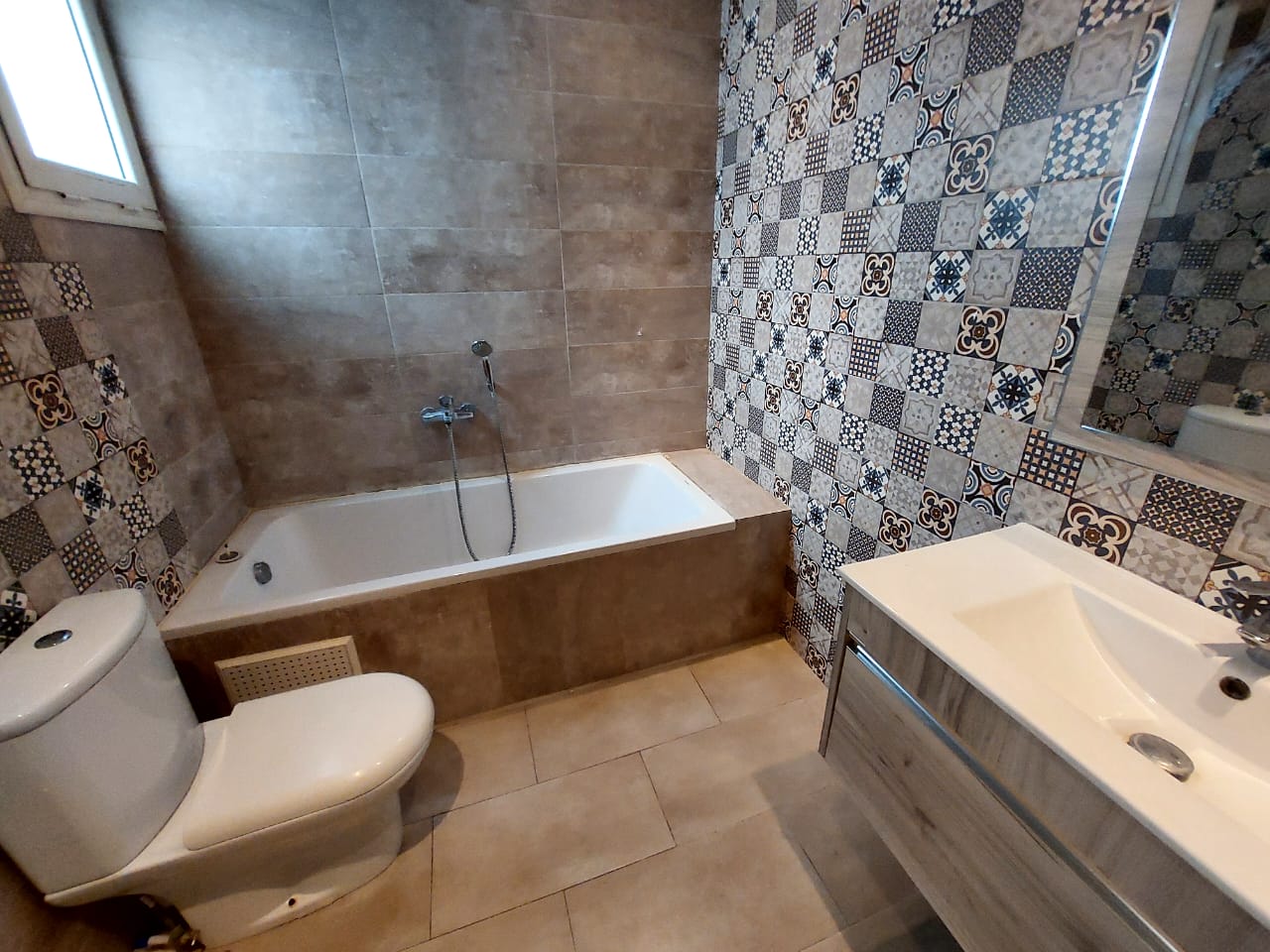 Ain Zaghouan Ain Zaghouan Location Appart. 3 pices S2  ain zaghouan nord cot closerie
