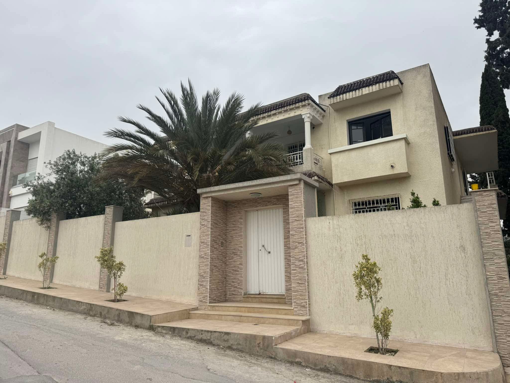 El Menzah El Manar 1 Location Maisons Un spatieux tage de villa s3