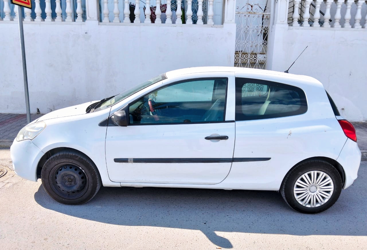 Ezzahra Ezzahra Renault Clio Clio 3 phase2