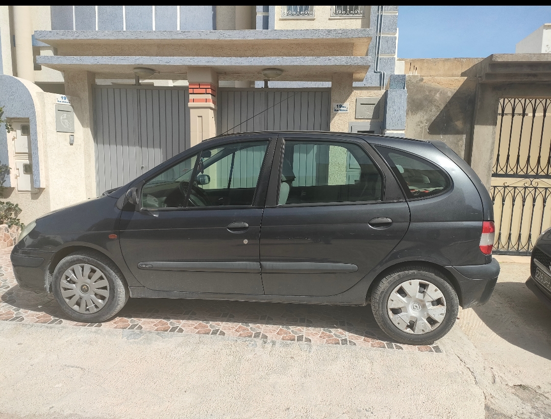 Rades Rades 7 Novembre Renault Scenic Renault scnic import