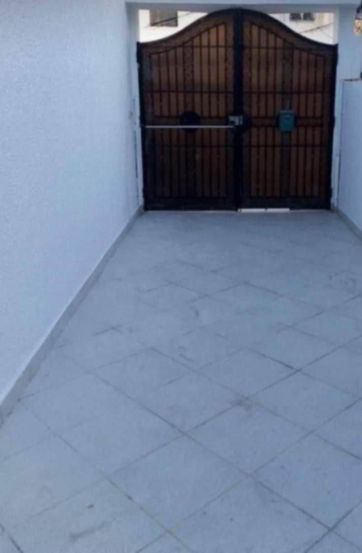 Ezzouhour (Tunis) Ezzouhour 4 Vente Maisons Une maison sur deux niveaux  cit el zouhour