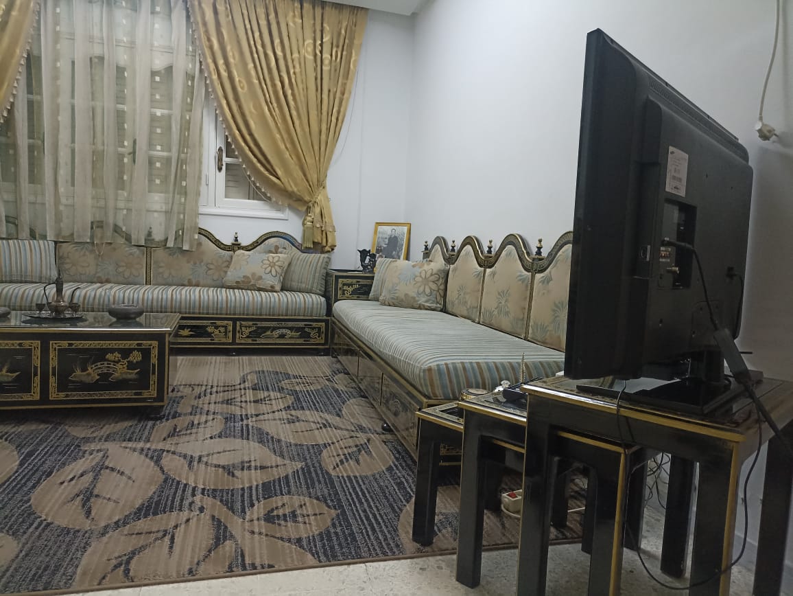 Sfax Sud El Ain Partage Autre Salon complte et un lit pour bb