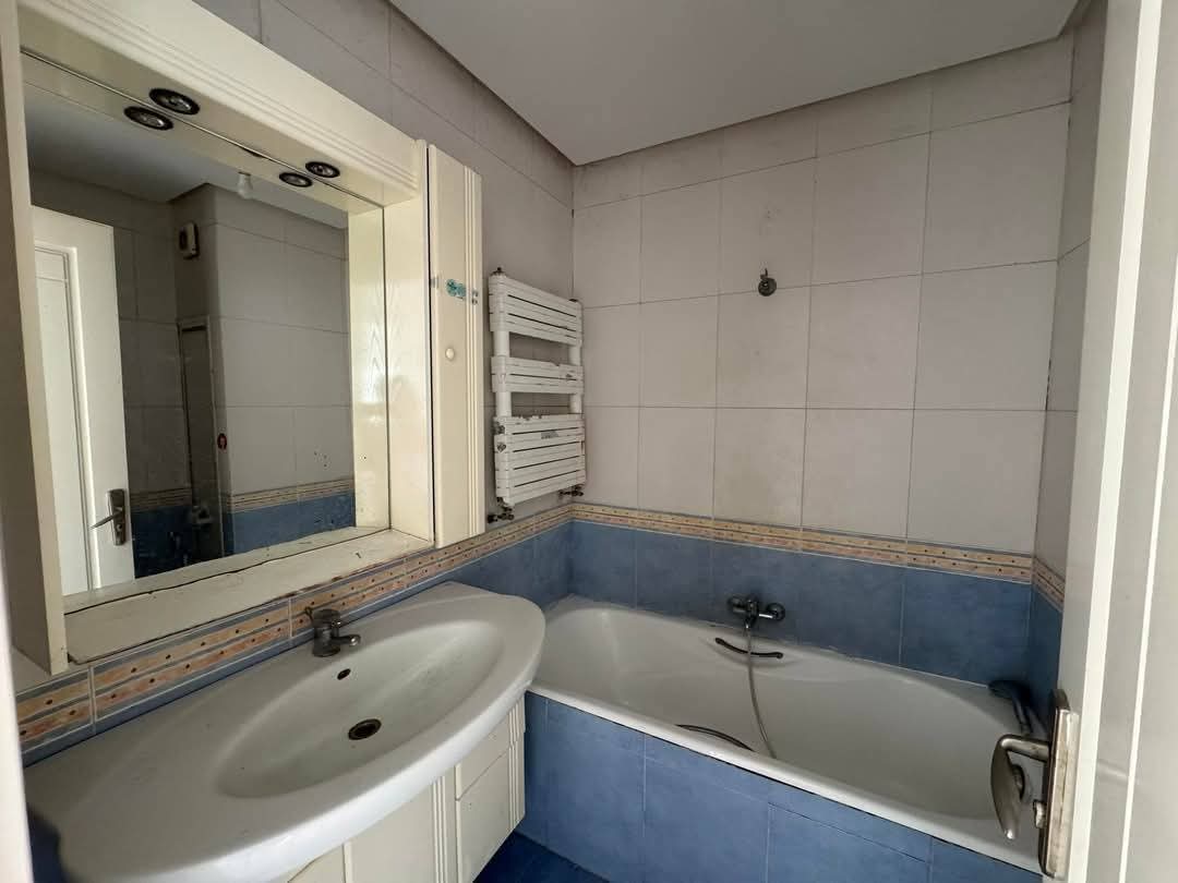 Ariana Ville Cite Ennasr 2 Vente Appart. 3 pices S2 290 md a ennasr 2