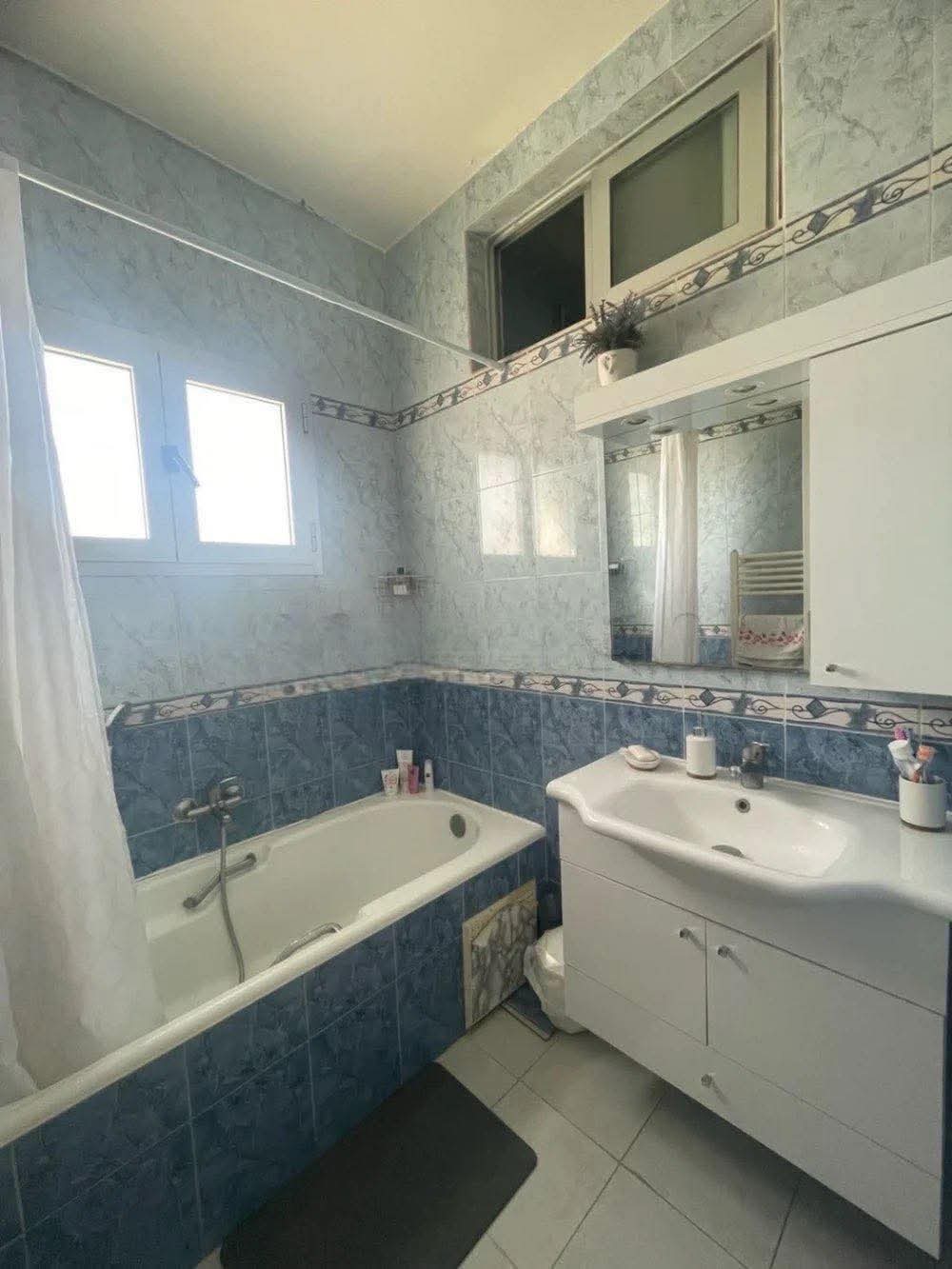 Ariana Ville El Menzah 5 Location Appart. 4 pices S3 1400d menzah 5