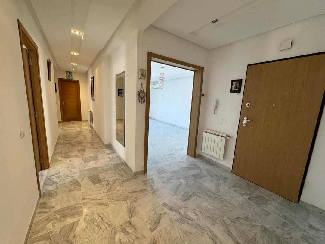 Ariana Ville Riadh Landlous Location Appart. 4 pices S3  1750 d riadh andalous