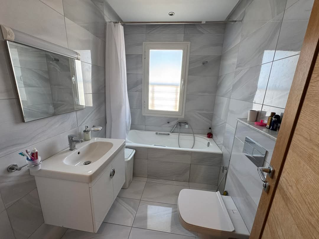 Ariana Ville Riadh Landlous Location Appart. 4 pices S3  1750 d riadh andalous