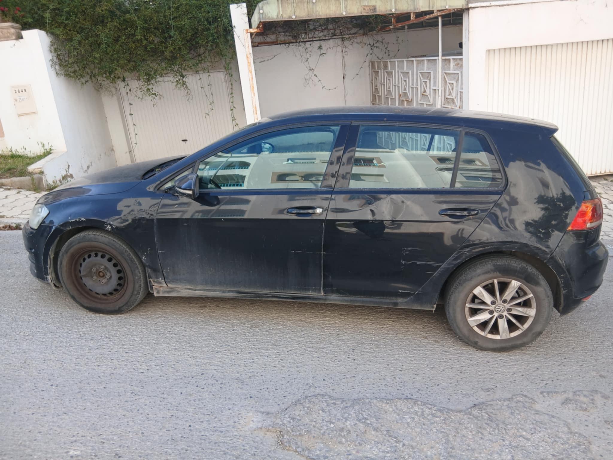Ariana Ville Cite Ennasr 2 Volkswagen Golf 7 Golf 7  dans l'etat
