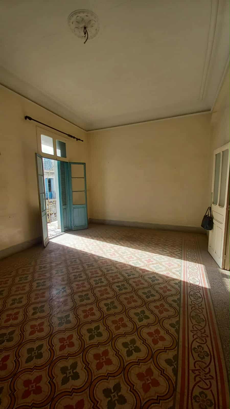 Bab Bhar Republique Vente Appart. 5 pices+ Av s7 tunis