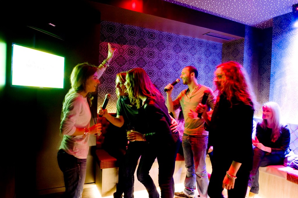 Ezzahra Ezzahra Spectacle Autre Anniversaires et ftes  karaoke 93 769 763