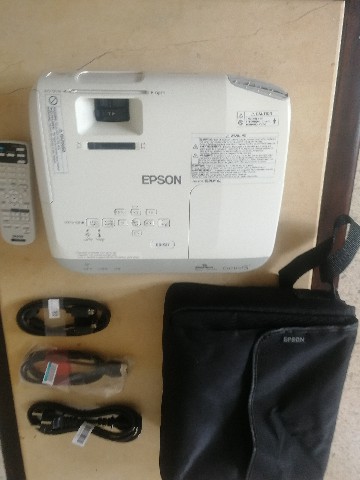 El Ouerdia Bellevue Vido-projecteurs Autre Vidoprojecteur epson eb x27 rseaux rj45