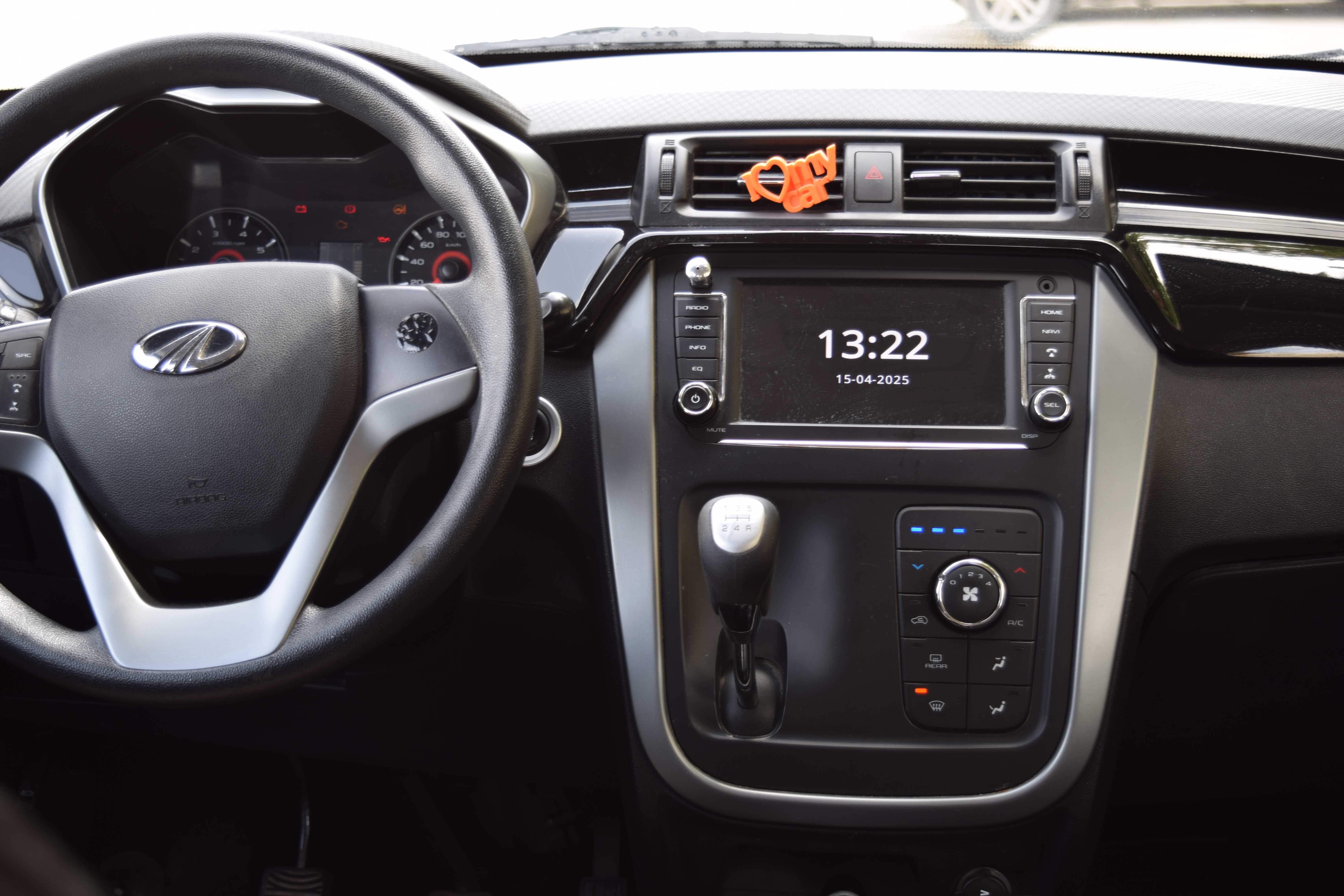 Mornaguia Mornaguia Mahindra Autre Modle Mahindra kuv100 k8 tout option