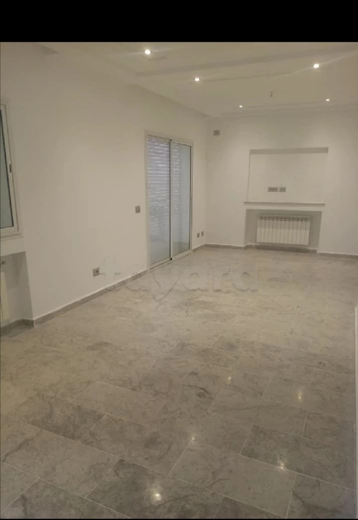El Kram Le Kram Location Appart. 2 pices S1 haut standing avec balcon prs carrefour kram