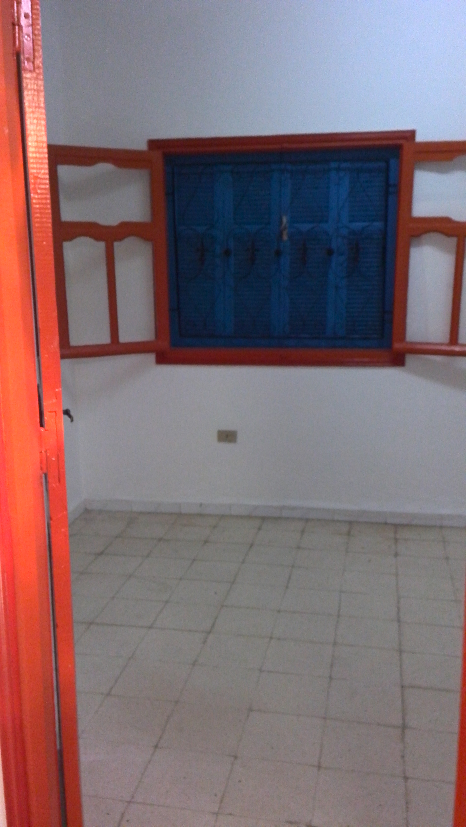Bab Souika Bab El Assel Location Appart. 3 pices App propre s2 avec balcon pres station beb lassal
