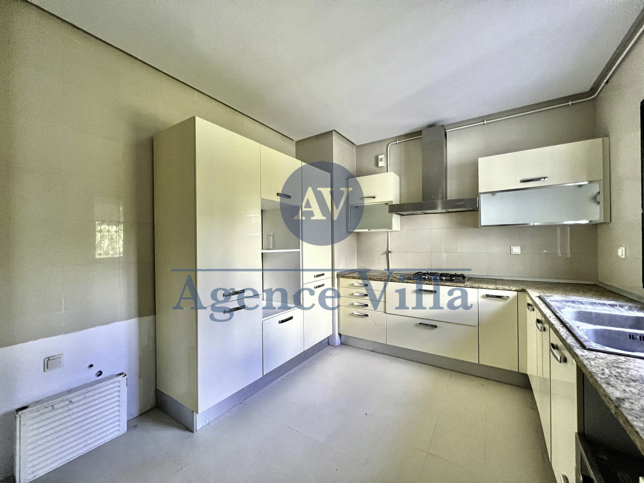 La Marsa&nbsp;Gammart&nbsp;Location&nbsp;Maisons&nbsp;Une villa s5 � gammarth touristique avec piscine