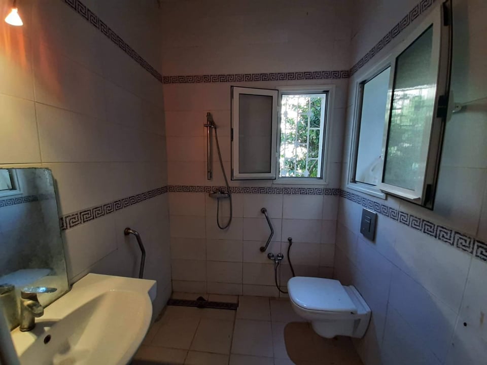 Ariana Ville Cite Ennouzha Vente Appart. 4 pices Joli villa  cit ennouzha ariana