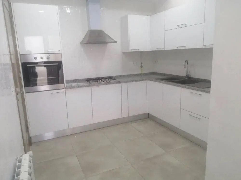 Ariana Ville Nouvelle Ariana Location Appart. 4 pices Etage de villa s3 1300 d nouvelle ariana
