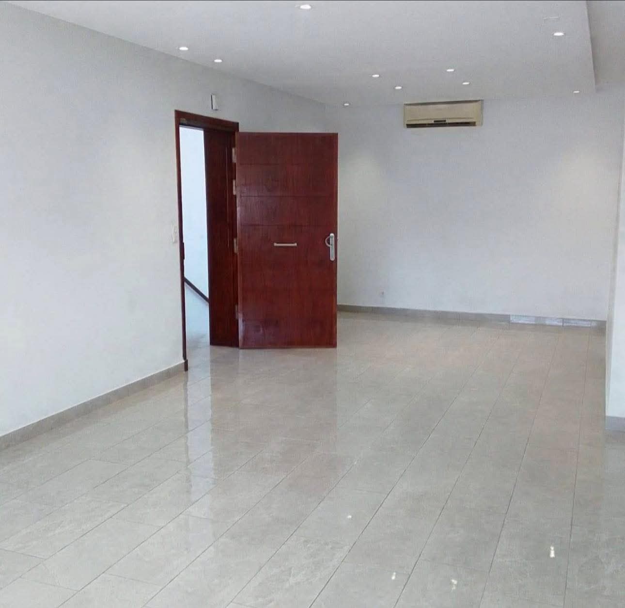 Ariana Ville Nouvelle Ariana Location Appart. 4 pices Etage de villa s3 1300 d nouvelle ariana