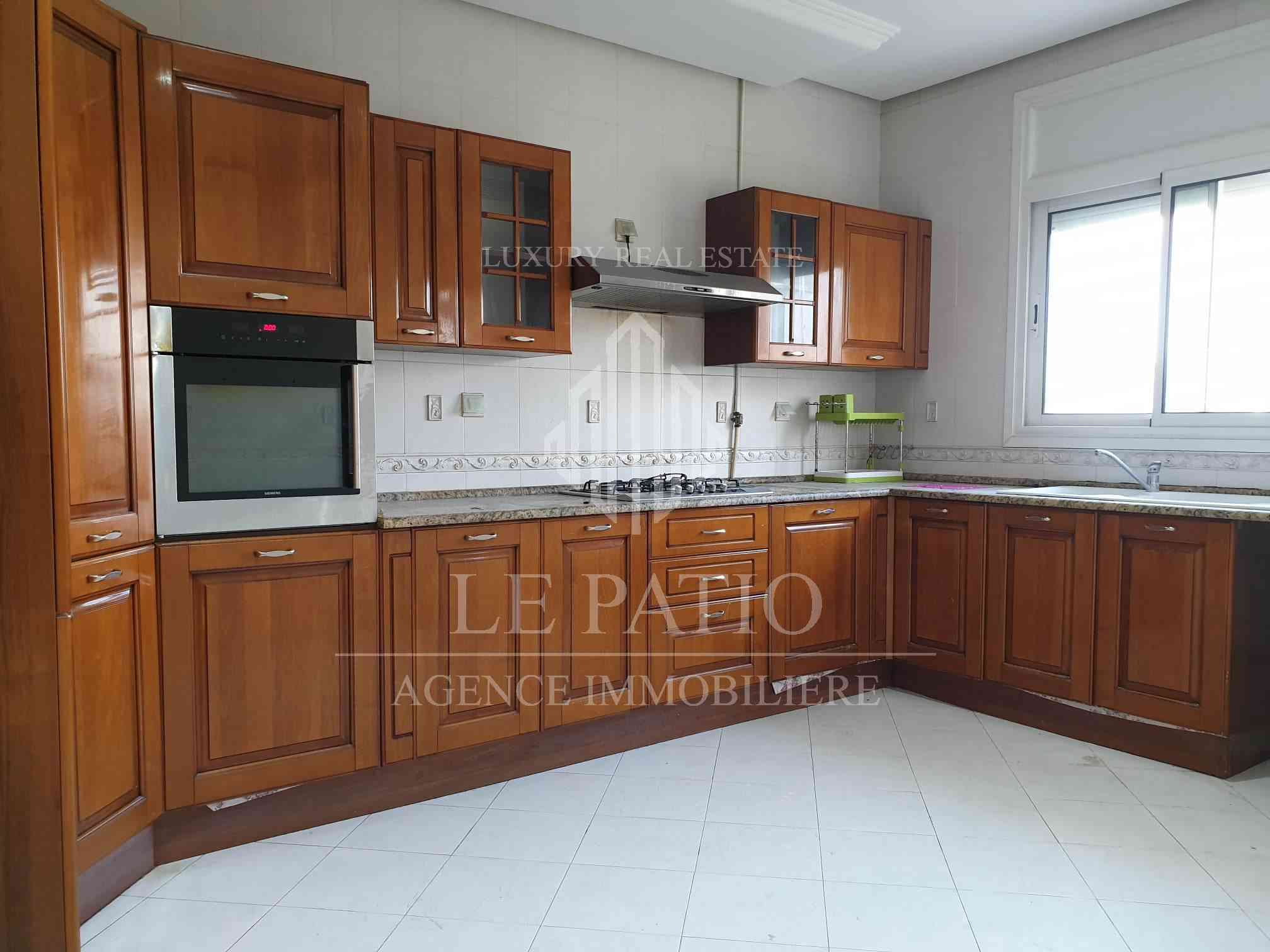 La Marsa Berge Du Lac Location Appart. 4 pices Appartement s4  lac 1 avec une grande terrasse