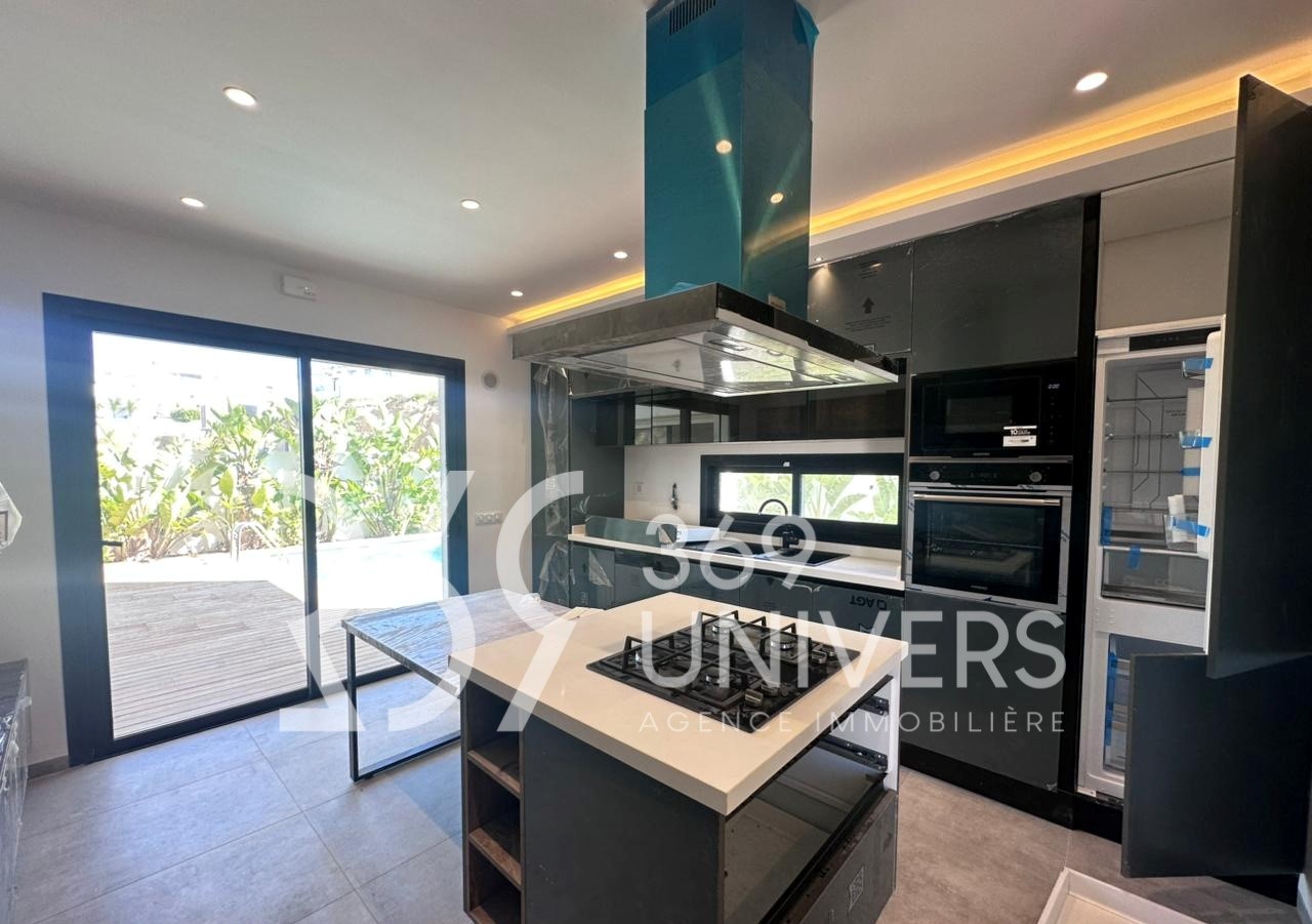 La Marsa Gammart Vente Maisons Triplex avec piscine  gammarth ref sh025