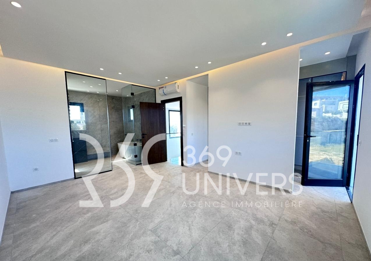 La Marsa Gammart Vente Maisons Triplex avec piscine  gammarth ref sh025