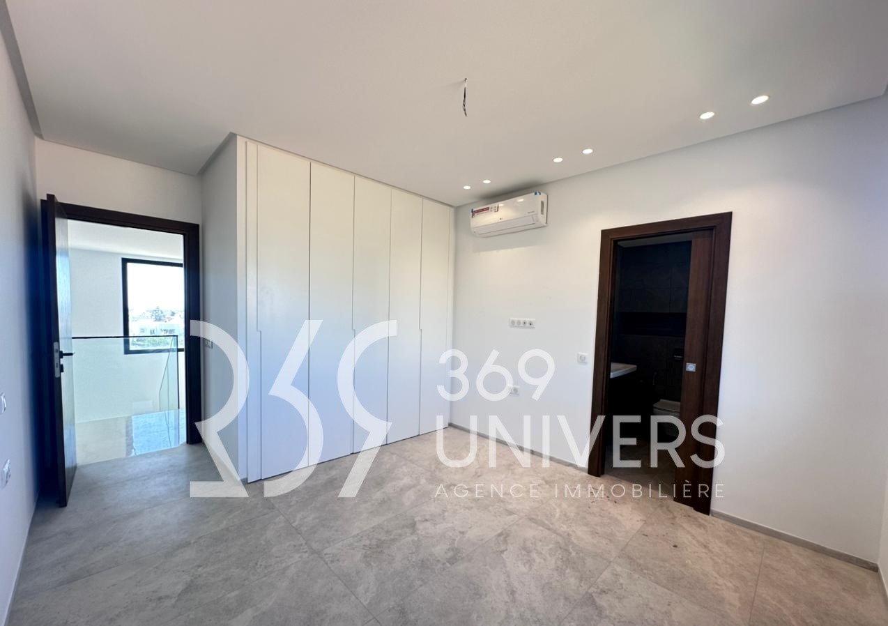 La Marsa Gammart Vente Maisons Triplex avec piscine  gammarth ref sh025