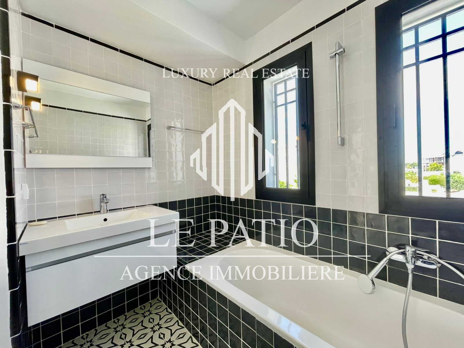 La Marsa&nbsp;Sidi Daoud&nbsp;Location&nbsp;Maisons&nbsp;Villa neuve avec piscine s5