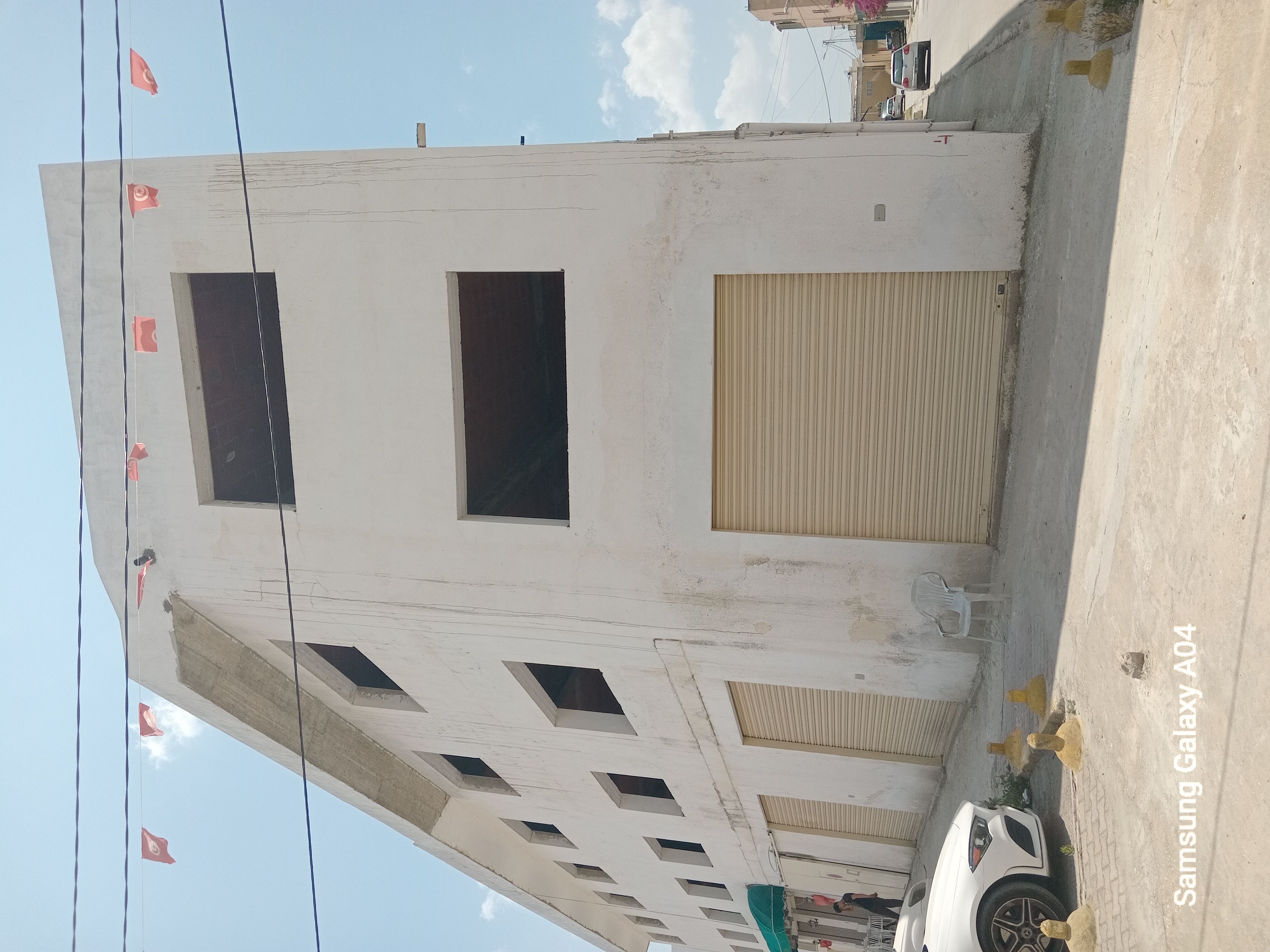 La Soukra&nbsp;Village Essahli&nbsp;Location&nbsp;Surfaces&nbsp;2 locaux de 650 m chacun