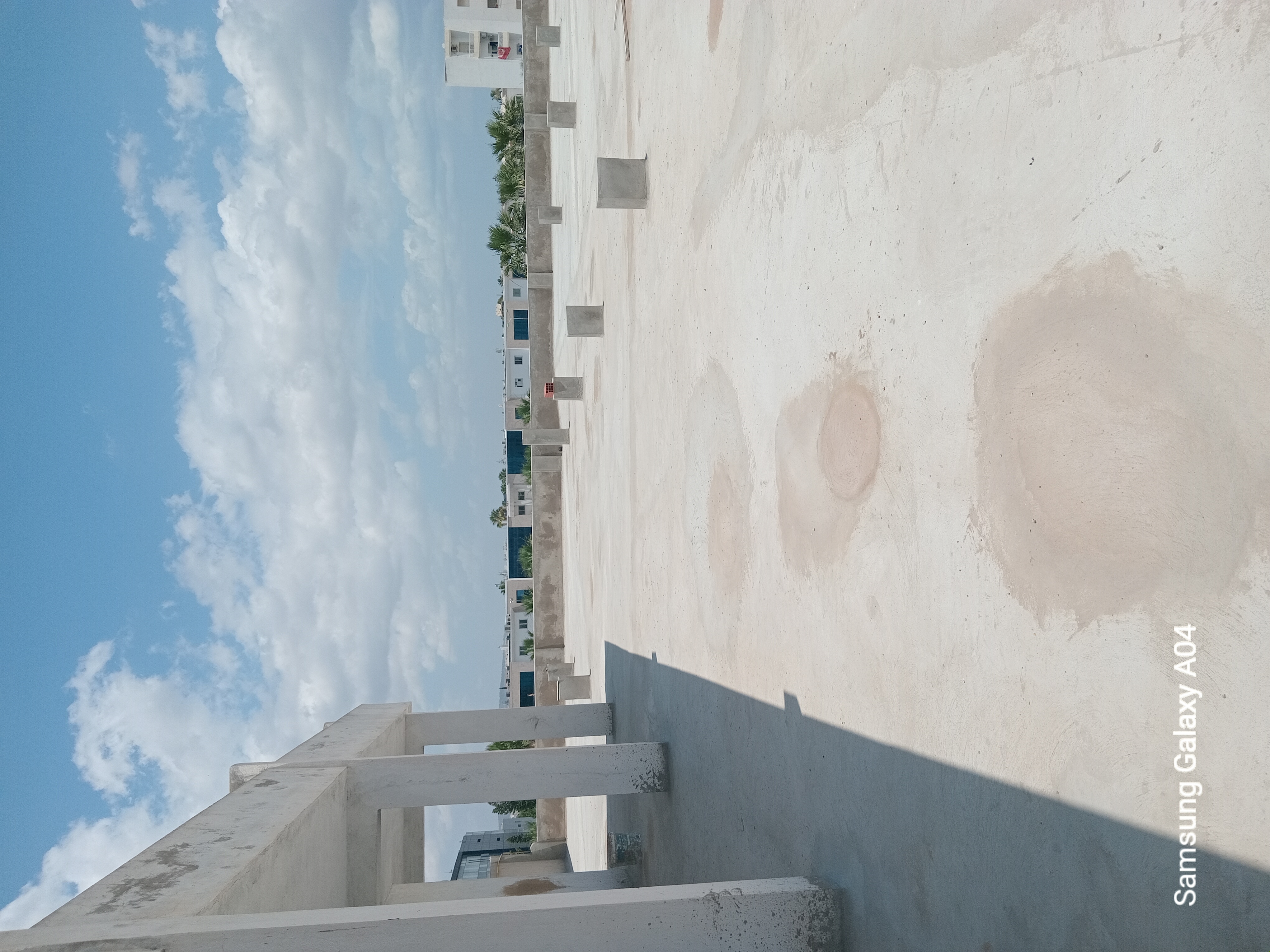 La Soukra&nbsp;Village Essahli&nbsp;Location&nbsp;Surfaces&nbsp;2 locaux de 650 m chacun