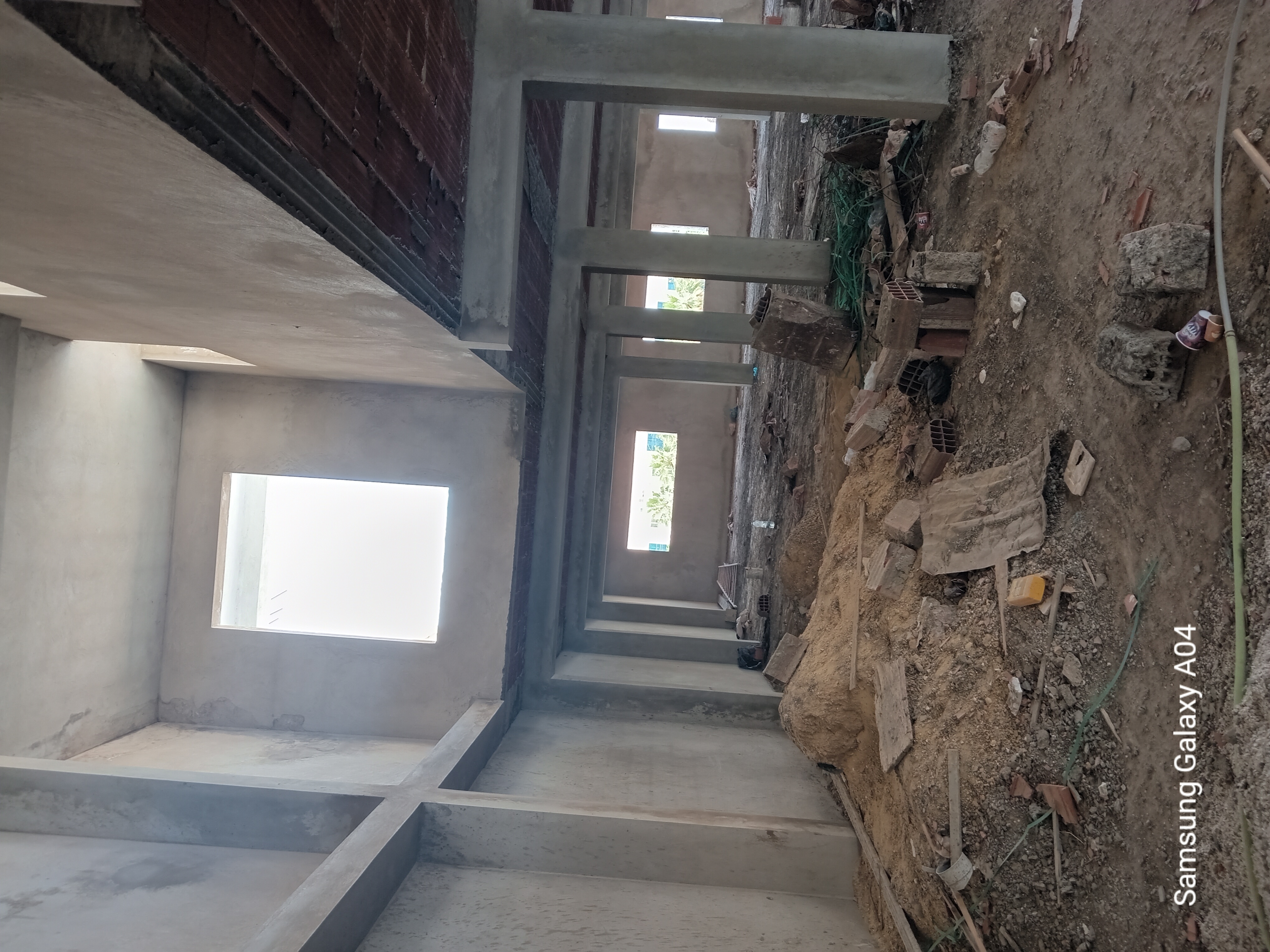 La Soukra&nbsp;Village Essahli&nbsp;Location&nbsp;Surfaces&nbsp;2 locaux de 650 m chacun