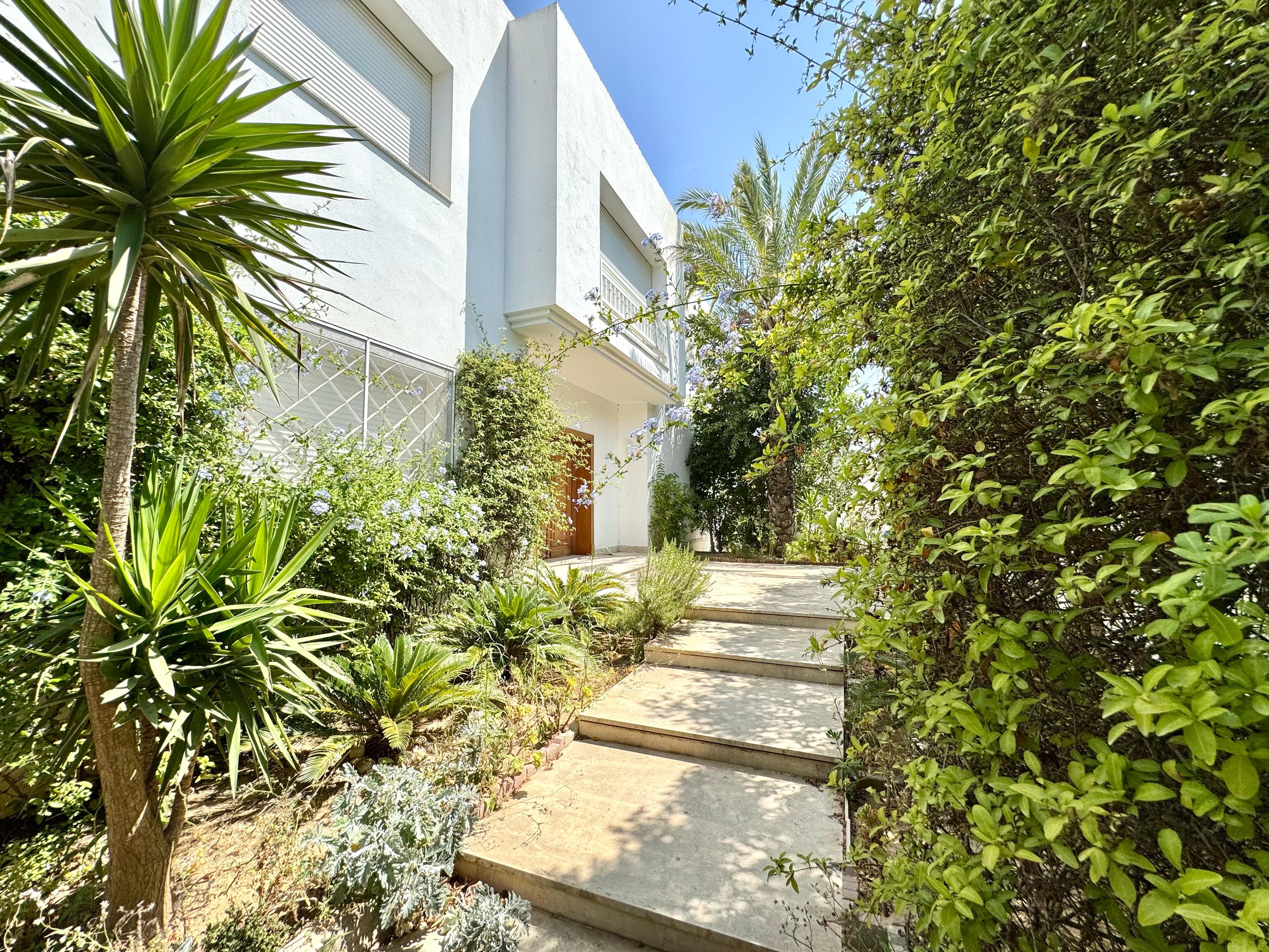 La Marsa&nbsp;Gammart&nbsp;Location&nbsp;Maisons&nbsp;Villa �l�gante avec piscine � gammarth