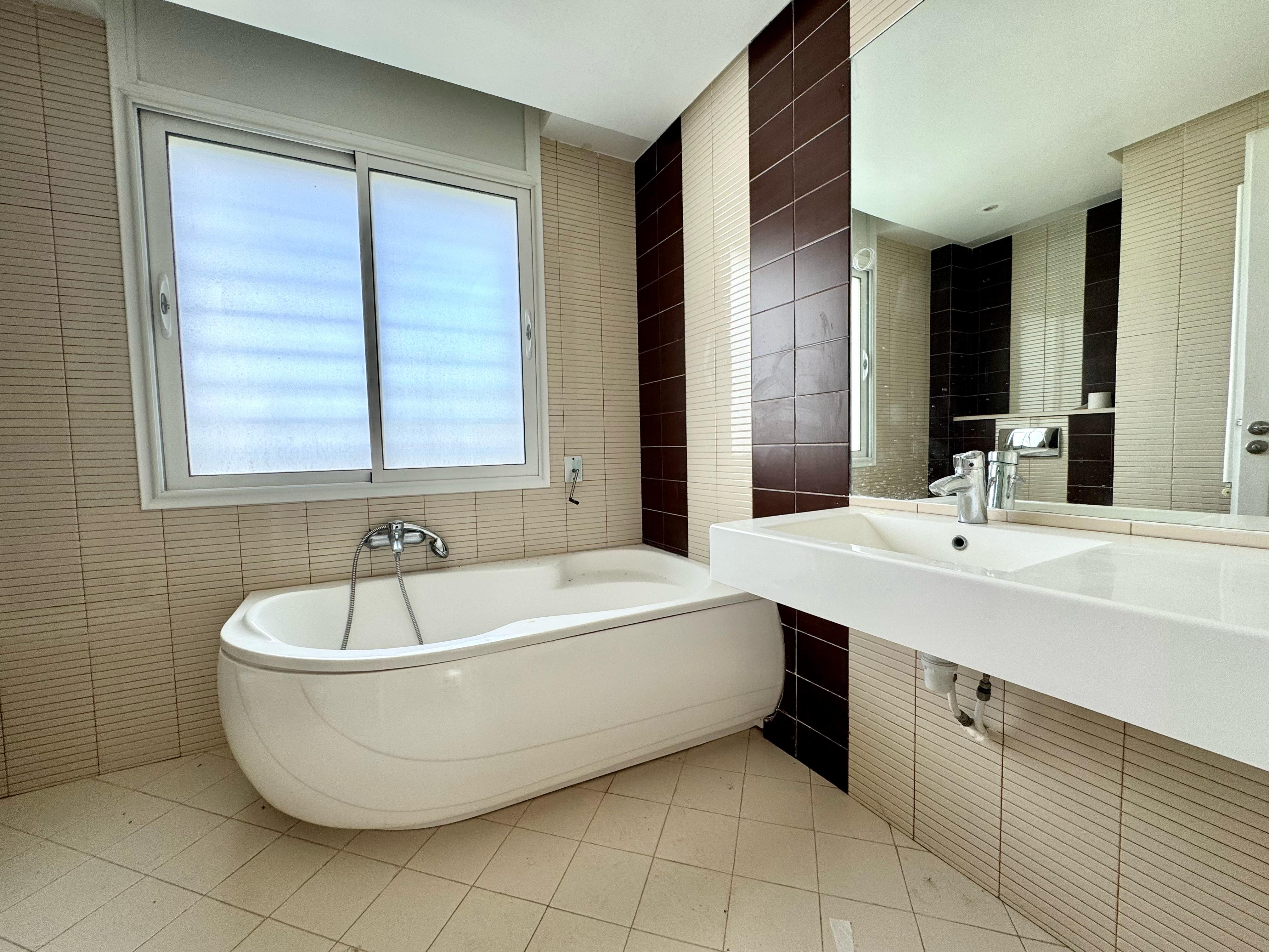 La Marsa&nbsp;Gammart&nbsp;Location&nbsp;Maisons&nbsp;Villa �l�gante avec piscine � gammarth