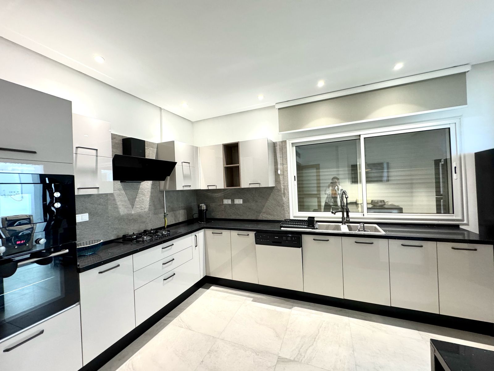 La Marsa&nbsp;Gammart&nbsp;Location&nbsp;Appart. 3 pi�ces&nbsp;S2 meubl� de tr�s haut standing  � gammarth