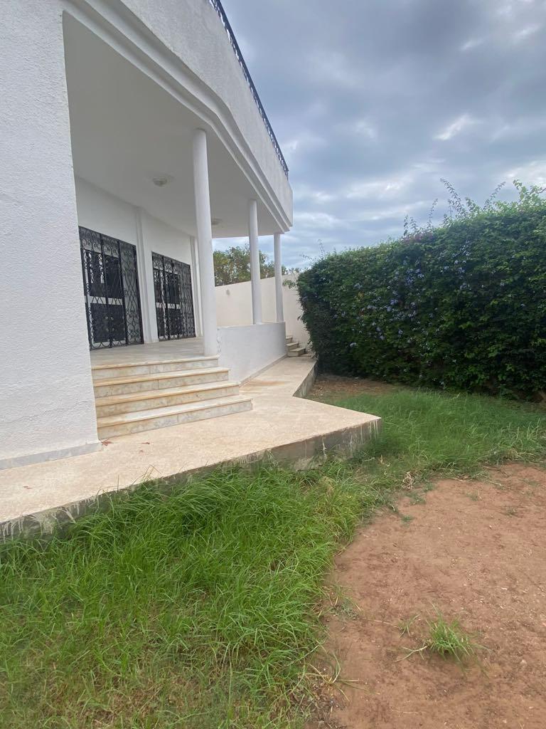 La Marsa&nbsp;Gammart&nbsp;Location&nbsp;Maisons&nbsp;Villa s4 avec jardin � gammarth