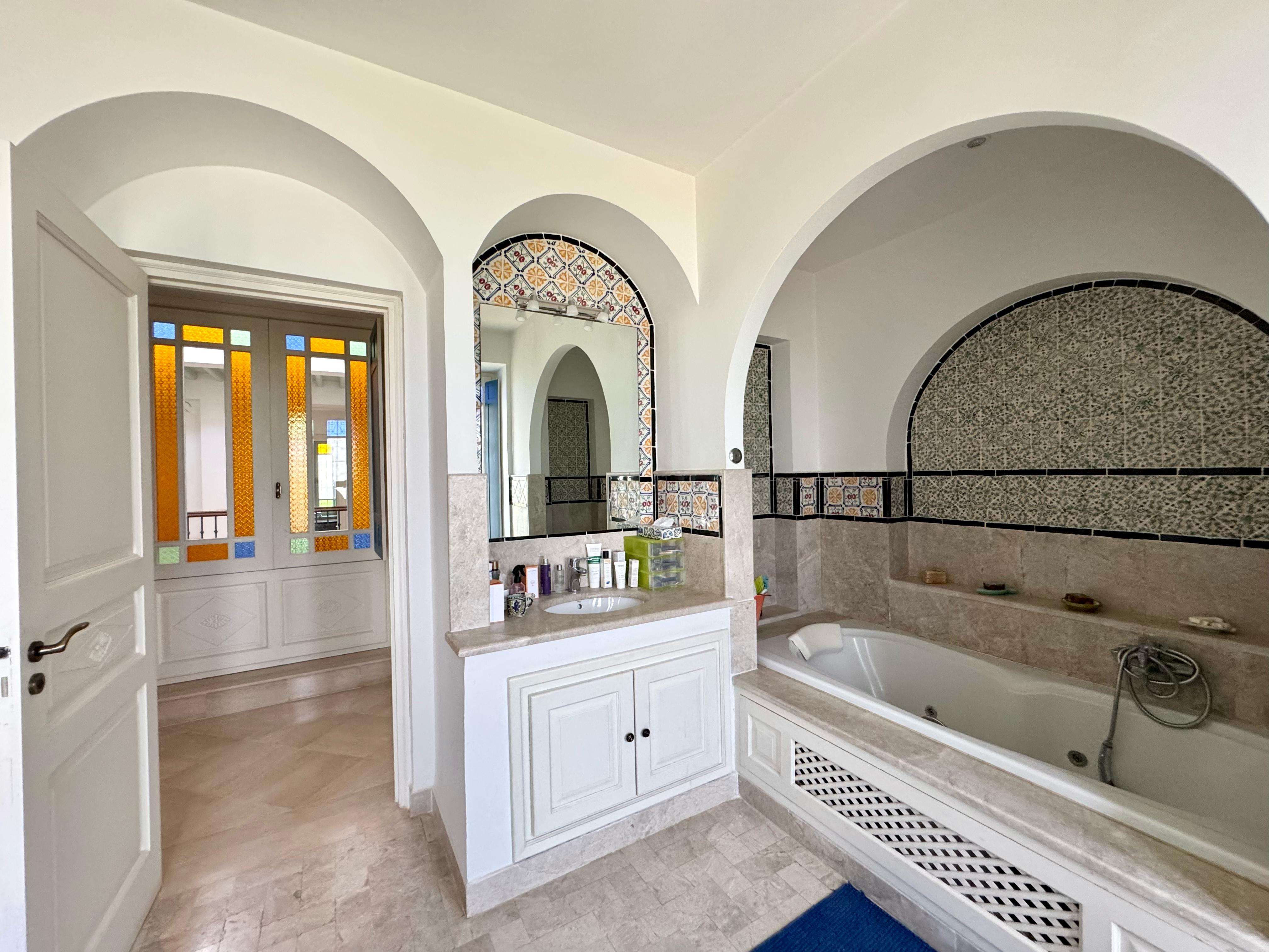 La Marsa&nbsp;Gammart&nbsp;Location&nbsp;Maisons&nbsp;Villa haut standing avec piscine et jardin