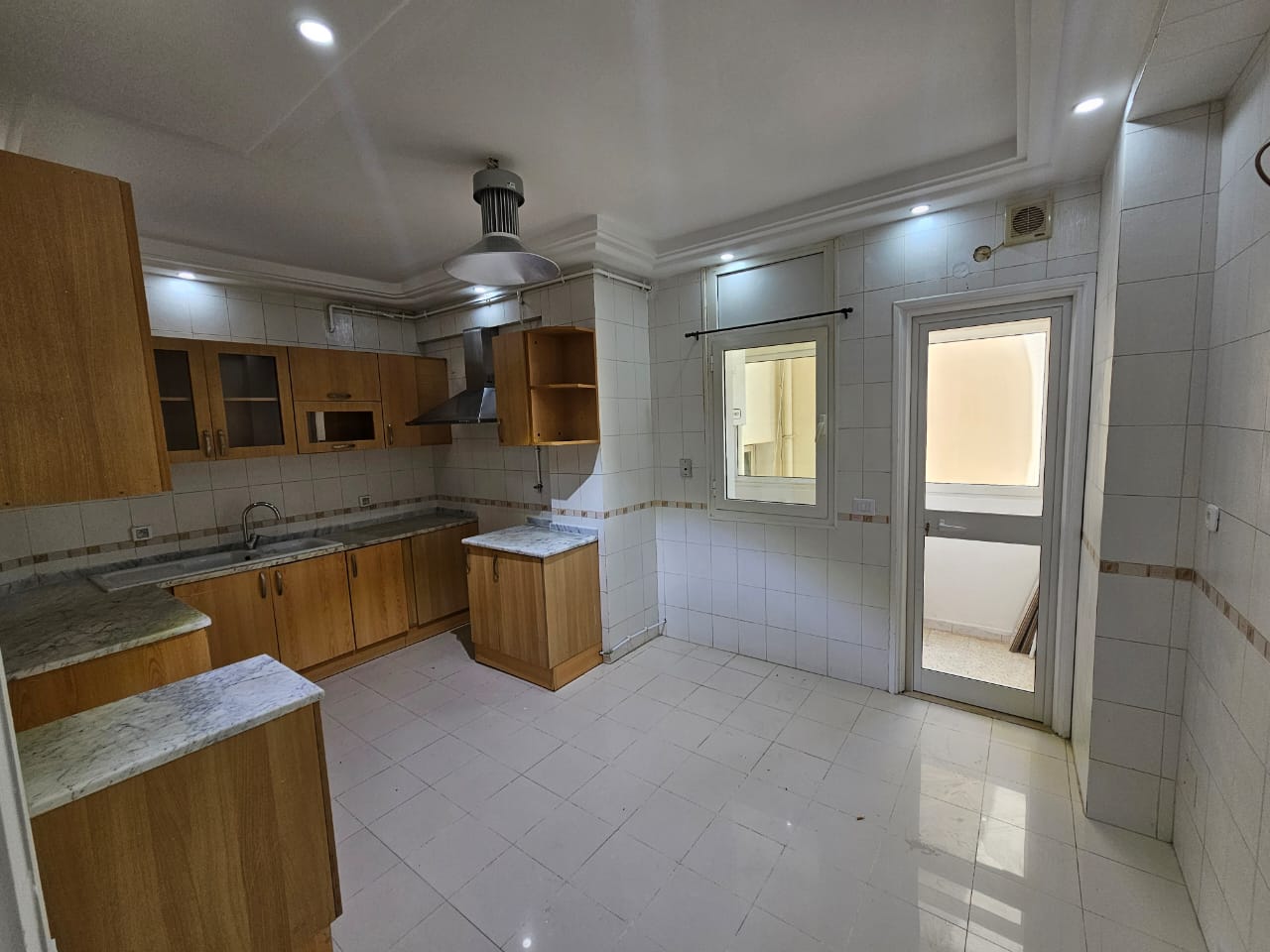 La Marsa El Aouina Location Appart. 4 pices S plus quatre bien orient jardins de l'aouina