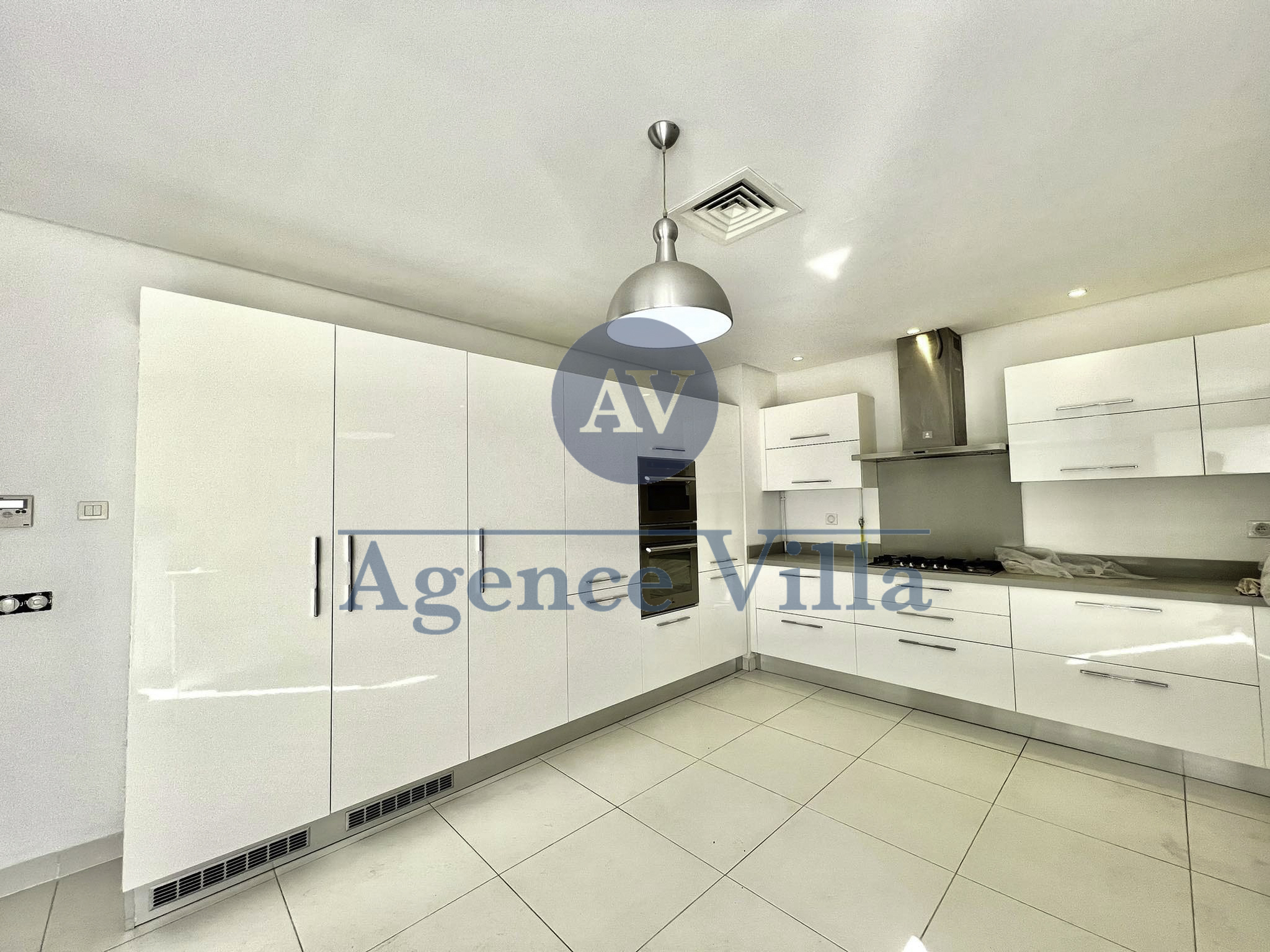 La Marsa&nbsp;Gammart&nbsp;Location&nbsp;Maisons&nbsp;Une superbe villa s5 � gammarth