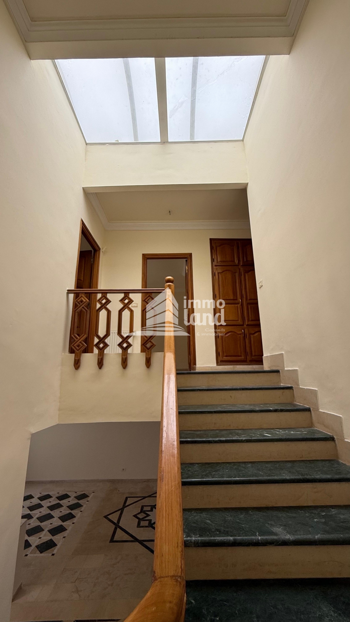 La Marsa&nbsp;Gammart&nbsp;Vente&nbsp;Maisons&nbsp;Triplex s5 � gammarth sup�rieur