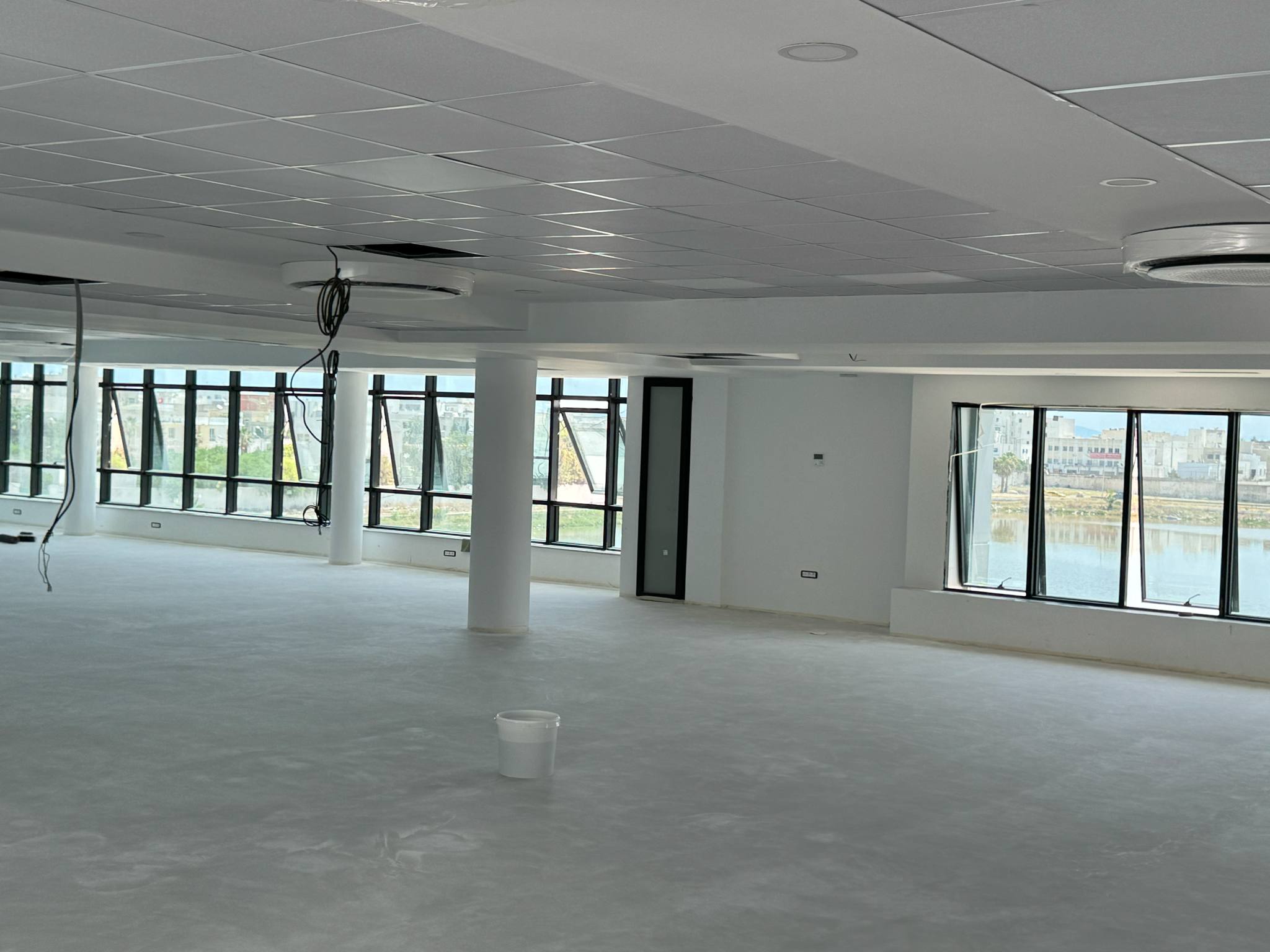 El Kram&nbsp;Le Kram&nbsp;Bureaux & Commerces&nbsp;Bureau&nbsp;Super immeuble bureautique avec vue au lac 3 kram