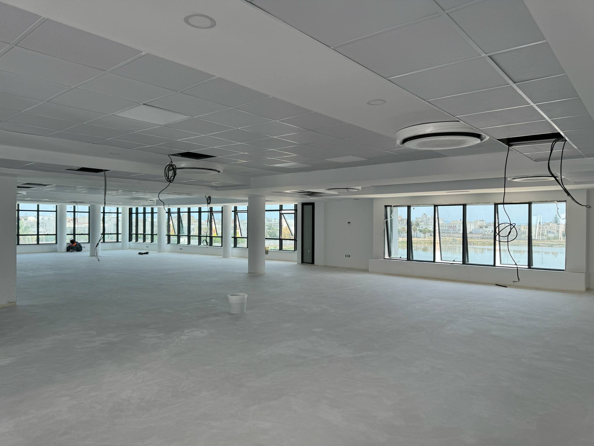 El Kram&nbsp;Le Kram&nbsp;Bureaux & Commerces&nbsp;Bureau&nbsp;Superbe bureau neuf 1000 m2hs au lac3 kram